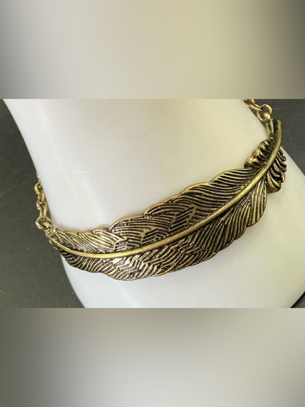 PARA TI GOLDTONE LINK FESTHER BEACELET ADJUSTABLE